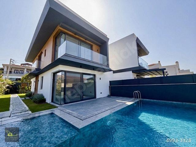 ÇEŞME'DE SATILIK DENİZ MANZARALI 4+1 MÜSTAKİL HAVUZLU ATİLLA