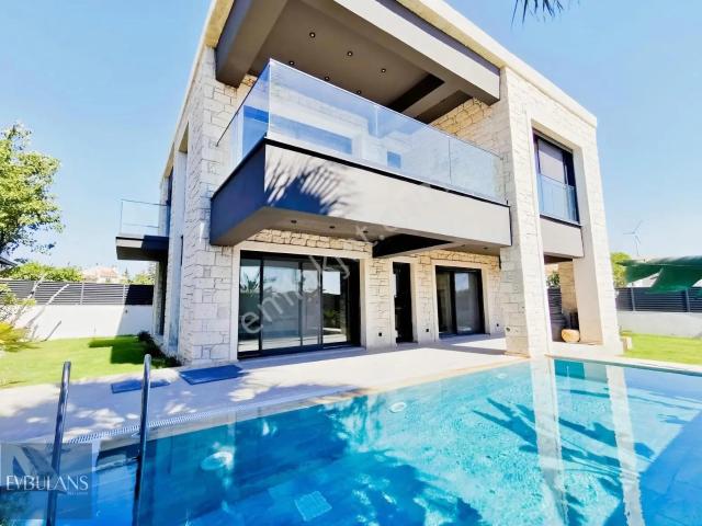 Çeşmenin Güzelliğine Yakışır 6+2 Müstakil Lüks Akıllı Villa