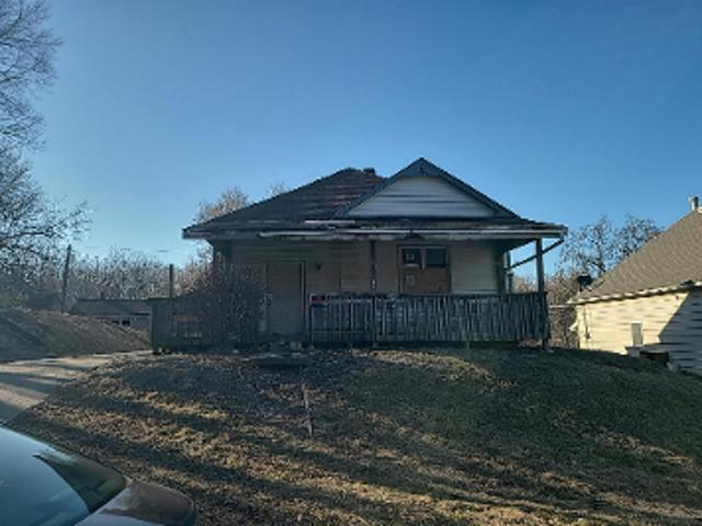 E Missouri Ave