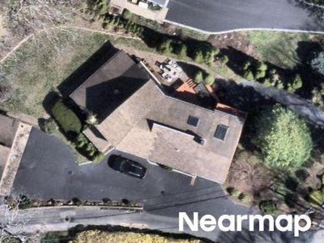 E Neck Rd