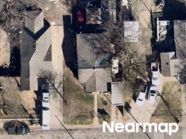 E Newton St