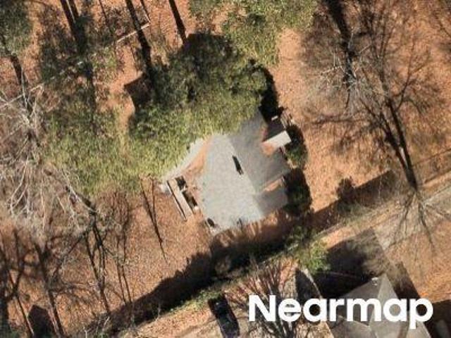 E North Ave