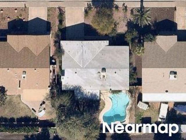E Oxford Dr