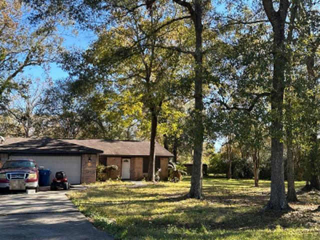 E Oak Dr
