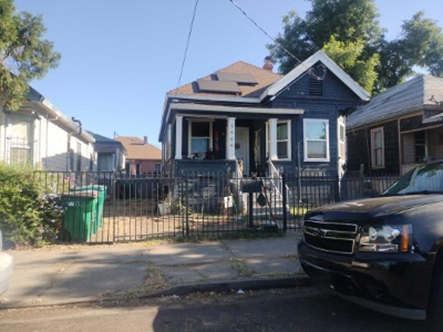 E Oak St