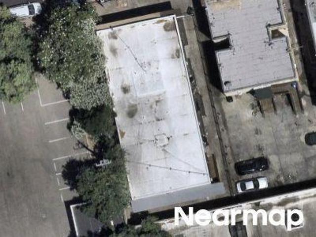 E Oak St