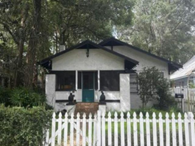 E Amelia St