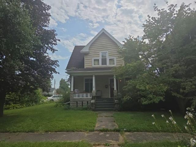 E Brooks St
