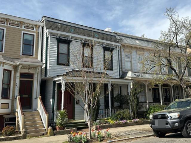 E Broad St