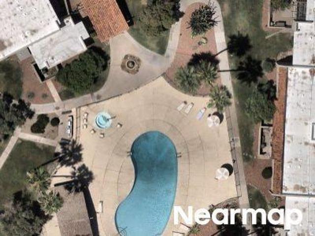 E Camelback Rd