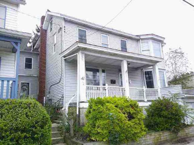 E Catawissa St