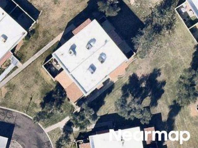 E Cochise Dr