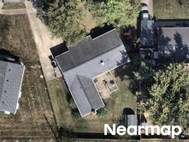 E Crestview Dr