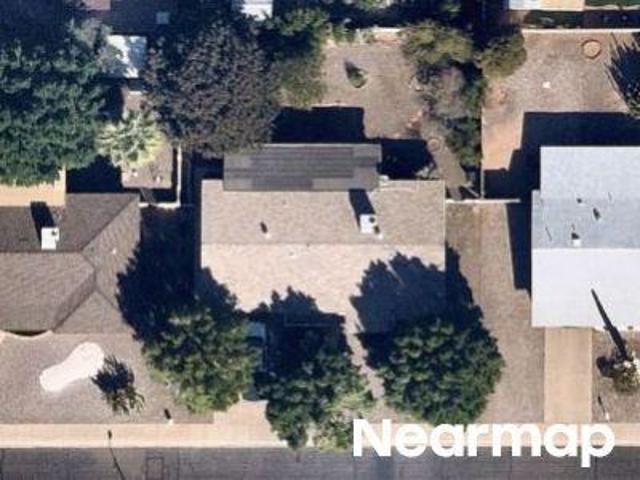 E Dallas St