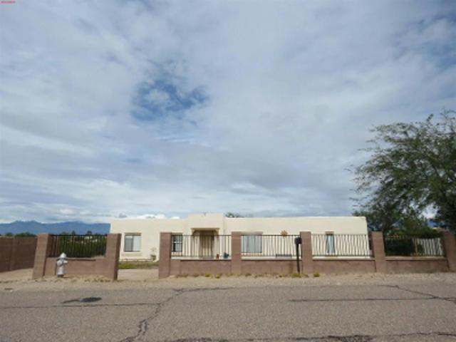 E Farmstead Dr