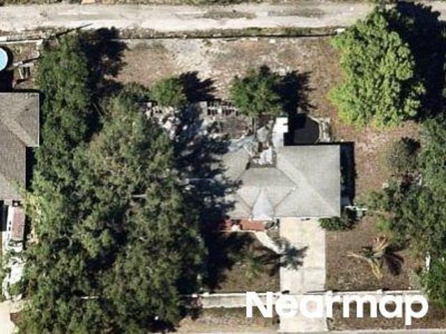 E Giddens Ave