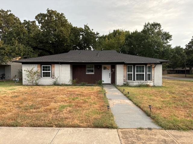 E Highland Dr