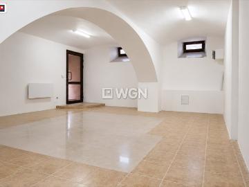 Lokal usługowy 54 m² z parkingiem, gotowy do działalności
