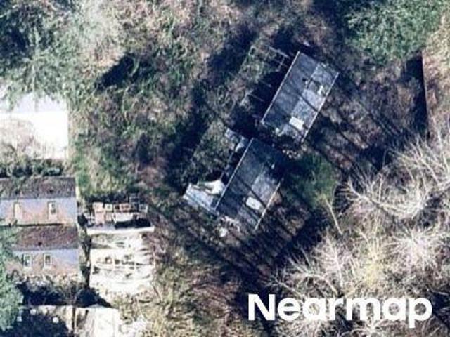 E Labrador Ln