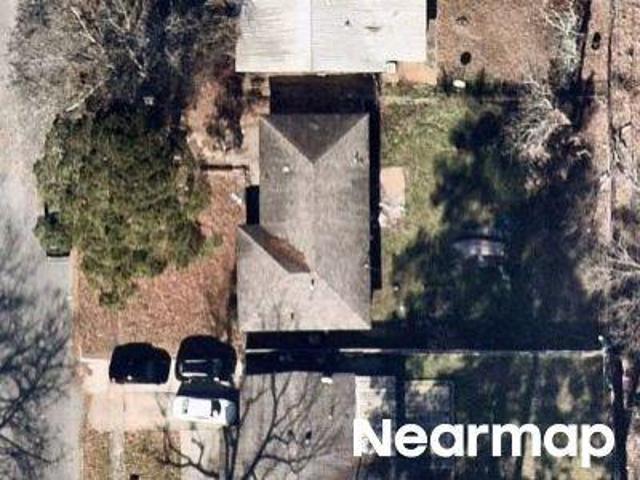 E Lake Dr