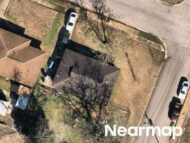 E Lawnwood Dr