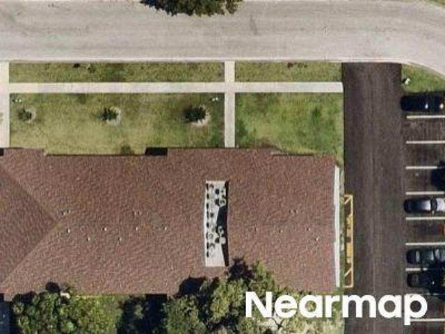 E Laurel Dr
