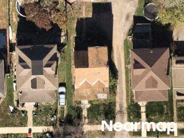 E Leasure Ave
