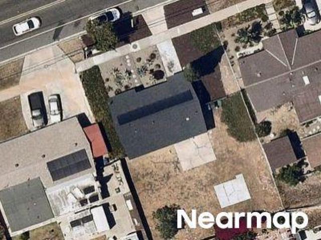 E Palomar St