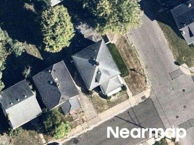 E Parkwood Dr