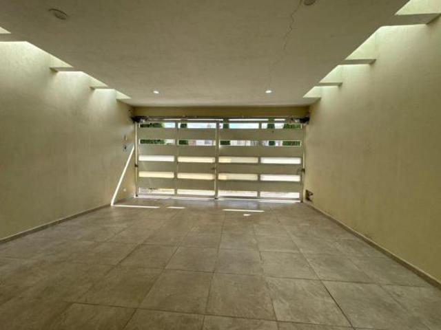 E.R. CASA EN VENTA EN LA CARTUJA