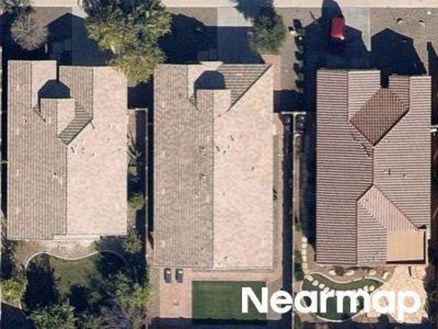 E Ravenswood Dr