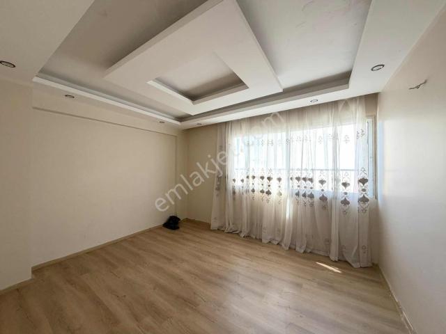 Eşrefpaşa Cadde Dibi 2+1 Bakımlı En Üst Kat Kiralık Daire