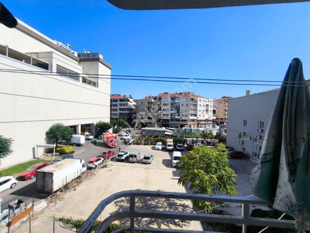 Eşrefpaşa Güneşli Mahallesinde İzmirpark Avm Karşısı Satılık 2+1