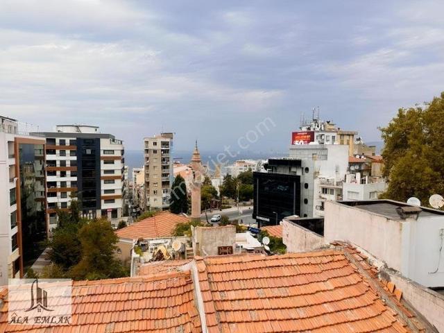 Eşrefpaşada Yenilenmiş 3 Katlı Acil Satılık Müstakil Ev