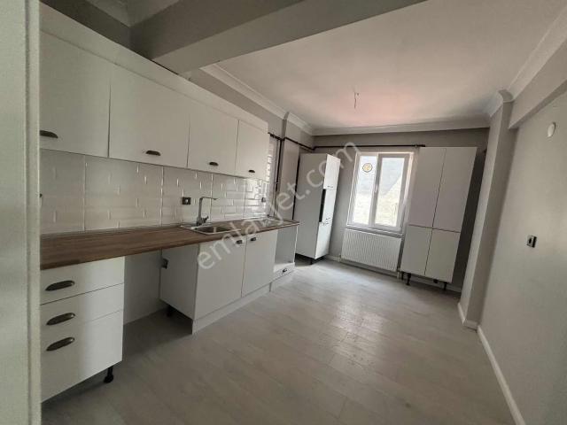 Eşrefzade' De 2+1 Geniş Kiralık Daire