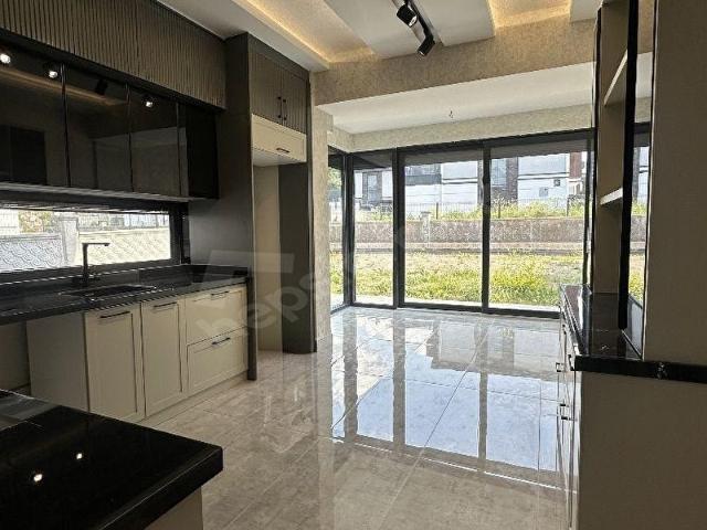 EĞRİBUCAK DA 5,5+1 SIFIR TESLİM LÜKS VİLLALAR
