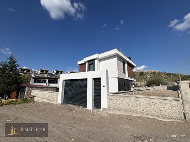 EĞRİBUCAK 15 TEMMUZ BULVARI ÜZERİ 4+1 MESKENLİ HARİKA VİLLA