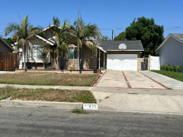 E Saint James Ave