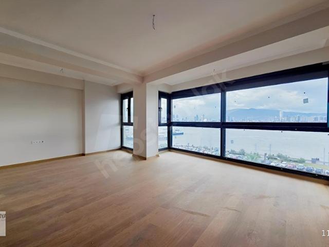 Eşsiz Deniz Manzaralı, Geniş Salonlu, 2 Banyolu Kiralık 3+1