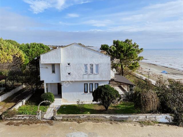 Eşsiz Konum ! Denize Sıfır 5+2 Müstakil Villa