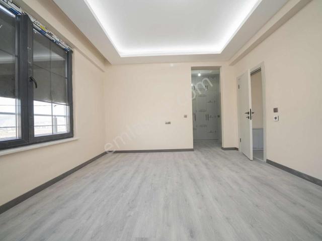Eşsiz Manzaralı Geniş Arsalı Satılık Lüks Villa