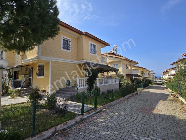 Eşsiz Sitede 300 Metre Denize Triplex