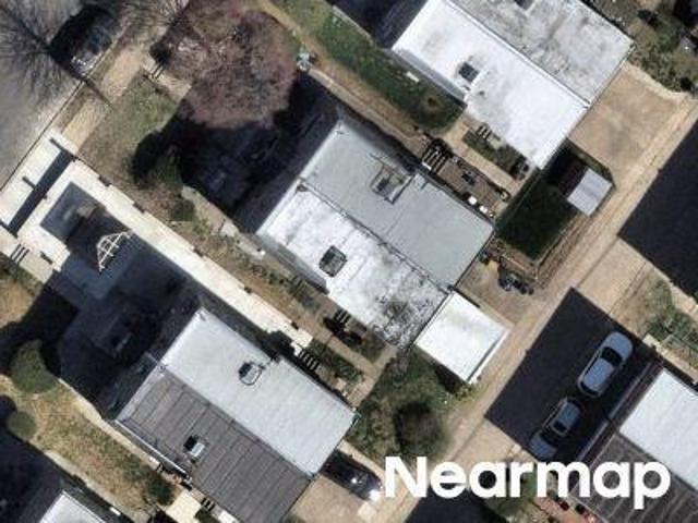 E Slocum St