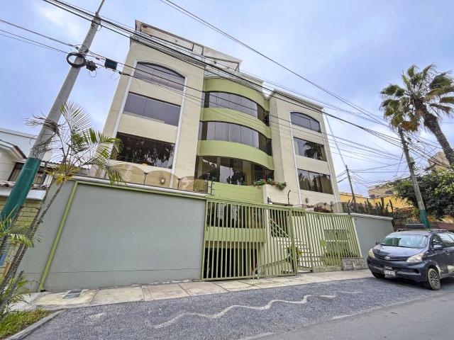 e Vende Dpto Flat Frente A Parque Primer Piso Elevado Santiago De Surco Urb. Valle Hermoso