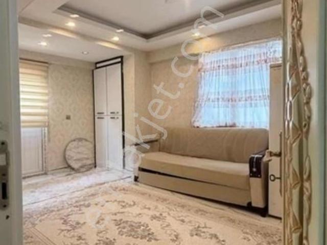 Eşyalı 1+1 Zemin Kat Cadde Üstü