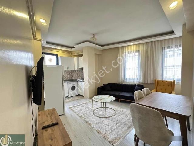 Eşyalı+cadde Üzeri+meydan'a 10 Dk Merobüs'e 12 Dk Düz Ayak 1+1