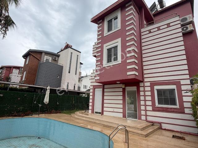 Eşyasız 4+1 Müstakil Havuzlu Otoparklı Villa
