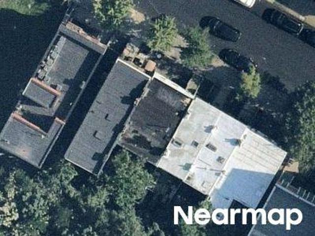 E 143rd St