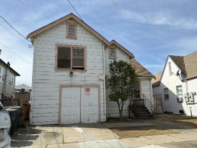 E 16th St