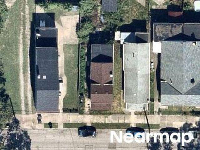 E 16th St